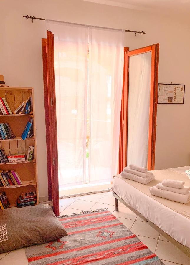 Casa Quasimodo, Con Patio E Giardino Privato Apartment Олбия Екстериор снимка