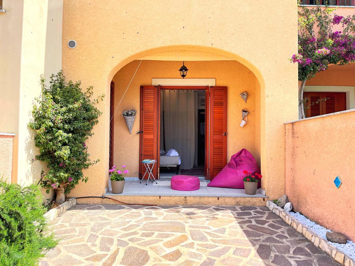 Casa Quasimodo, Con Patio E Giardino Privato Apartment Олбия Екстериор снимка